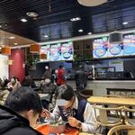 金大碗牛肉拉面 - 西安に到着後最初の食事は第３ターミナルビルの1階にある此方でいただきました。
       