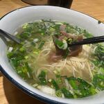 金大碗牛肉拉面 - 料理には焼豚じゃなくて牛肉がトッピングされてます・・・