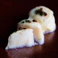帆立貝柱のレアソテー～グリュイエール チーズをのせて～