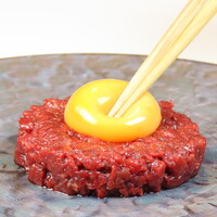 馬肉のタレユッケ