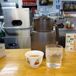 Harupin Ramen - 温かいお茶がうれしい。
