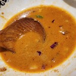 焼きあご煮干しらぁめん とびうお - ラー油がピリリと効いてます