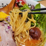 焼きあご煮干しらぁめん とびうお - 中ちぢれ多加水麺