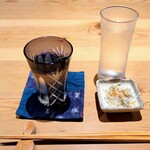 一東菴 - 四季桜 特別純米　辛味のあるしらすおろしが肴で付いてきました。四季桜は爽やかな上立ち香、さらりとした口当たり、爽やかな甘み、酸味、清々しく余韻は短めで酒肴との相性がばっちりです♪切子グラスやお洒落なコースターで飲むと余計美味しく感じます。