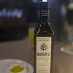 レストラン 北野クラブ - ノーベル賞受賞者が招かれる晩餐会で使用された、高級オリーブオイル。これと岩塩でパンを食べると、いつもの３倍の量食べてしまう。悪魔の調味料