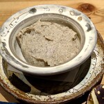 一東菴 - 手碾きそばがき　茨城県金砂郷蕎麦。蕎麦の香りをよく感じ、もちもちしていて、粘り気もあり、食べると甘みも感じます。何もつけずに食べても私はそばの味を感じることができるので良かったです。アクセント付でわさびや塩、そしてつゆにつけていただきました。そばつゆが一番好きかな。　