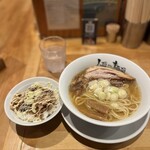 人類みな麺類 - らーめんmacro（焼豚厚切）とチャーシュー丼ランチセット（税込合計1364円）