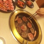 焼肉じゅうじゅうカルビ - うーん…真横で新人教育されて何かねぇ…しかもそのせいで、空いた皿さえ引いてくれない…