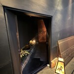 和牛懐石 但馬屋 梅田 - 奥にまた扉が