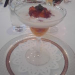 ラトラス - オマール海老のコンソメジュレとカリフラワーのブルーテ　函館産ウニと温泉卵　キャヴィア添え