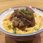 和牛小皿しんうち - 牛すじ煮込み玉〆丼