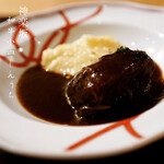 和牛小皿しんうち - 頬肉の赤ワイン煮込み