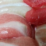 出羽鮨 - 生本マグロ・トロ。