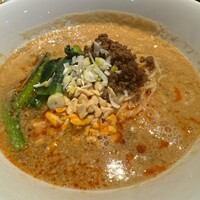 博多華都飯店 - 辛みはそこまでなく、まろやか濃厚系の担々麺。