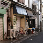 丿貫 - 駐車場を出て左側の棟の右端が丿貫