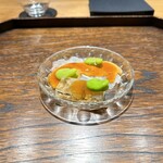 御料理 ふじ田 - 冷やし物：銚子産天然とらふぐ＆あん肝のペーストとジュレ
      
      6. 車海老の頭の天ぷら
      
      7. お凌ぎ：のどぐろの飯蒸し