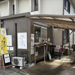 パペエテのたまごサンド - ご自宅の駐車場にある プレハブが店舗