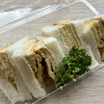 パペエテのたまごサンド - 卵焼きを挟んだ サンドイッチ ٩(๑❛ᴗ❛๑)۶