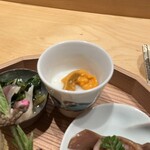 恵比寿 鮨 謙心 - 新じゃがと昆布出汁雲丹乗せ