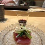 恵比寿 鮨 謙心 - めじ鮪と庄内アサツキ　玉ねぎ醤油