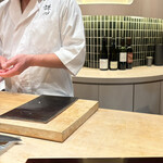 恵比寿 鮨 謙心 - 大間産マグロ　中トロ握り立て〜