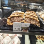 シャンベルタン - チョコレートのシュークリームも