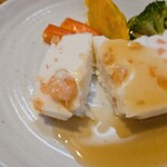 キッチン ブルー グローブ - テリーヌをカット、海老が飛び出してきた！