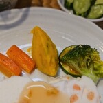 キッチン ブルー グローブ - 備え付け野菜のアップ