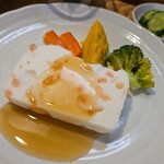 キッチン ブルー グローブ - 反対側から、海老の擂り身が沢山見える