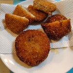 コロッケのせきや - 手前が自宅で調理