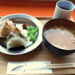 舞子 トムズ カフェ - おにぎり豚汁セット