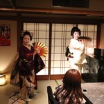 Akasaka Usagiya - 京都祗園から毎月舞妓さんが来ます