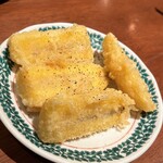 大衆酒場こいさご - バナナ天。甘味と酸味の調和。