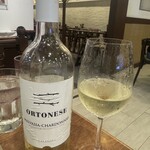 Abe Mall of Asia  - 白ワイン。