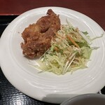 上海華龍 - 【2025.3.12(水)】五目野菜炒め定食（並盛）950円の唐揚げ