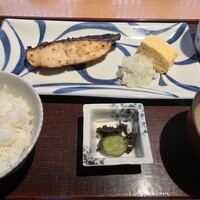 銀座 圓 - 日替わりの焼き魚定食1,700円(鰆の西京焼き)