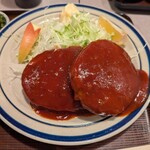 お食事処あべ - ハンバーグ近景。ご飯がすすむハンバーグ。