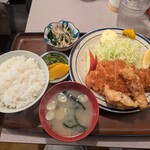 お食事処あべ - ロースカツ定食。