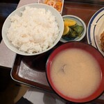 お食事処あべ - ライスと味噌汁。味噌汁がしっかり旨いのが最高。