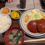 お食事処あべ - ハンバーグ2ケ定食。