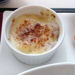 ベイクオーレ - 「おそらく」クリームブリュレ、正体はマカロニグラタンでした(笑)。「おそらく」ってそういう意味？