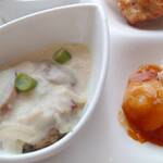 ベイクオーレ - ホワイトハンバーグはとってもジューシーで、ホワイトソースも美味しかったです。