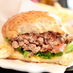 GRILL BURGER ＆ ROAST CHICKEN SASA - ハンバーガーの断面 '14 6月下旬