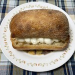 ブーランジェリー スドウ - 練乳バタークリームのもちっとサンド