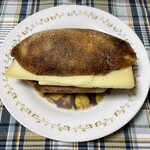 ブーランジェリー スドウ - 大山ハムとグリュイエールチーズのオリーブバゲットサンド