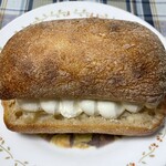 ブーランジェリー スドウ - 練乳クリームがもちもちパンに合う！