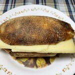 ブーランジェリー スドウ - チーズとハムにオリーブの香りが見事にマッチ！