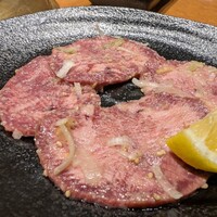 ホルモン焼肉 富や 栄店 - 