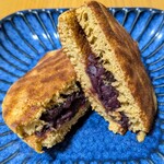 黒松本舗 草月 - 厚めの生地、つぶあんとのバランスとっても良かったです♪