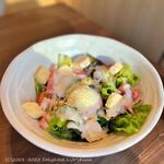 くるみ堂 - 温玉シーザーサラダ（980円）